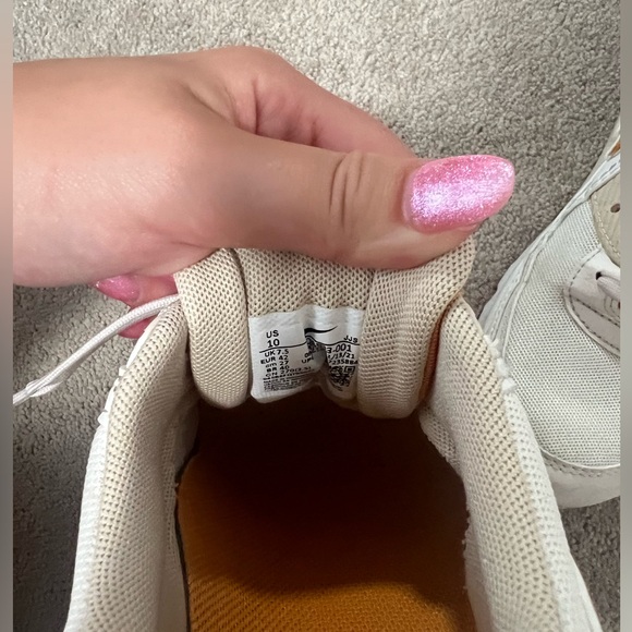 women’s orange air max Nikes - Picture 3 of 5